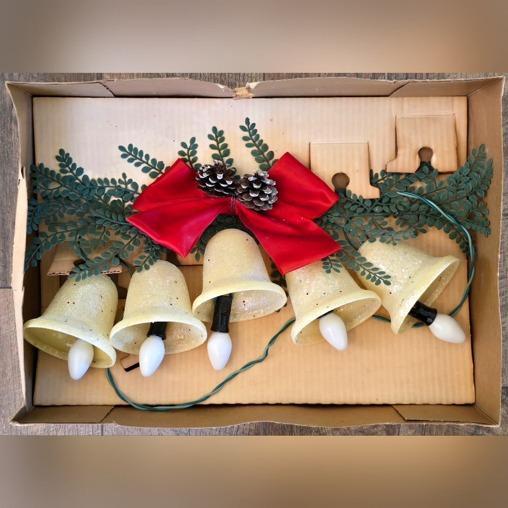 Vintage Ringalite Lighted Christmas Adorn Bells Swag Mica Glitter Original Box - Picture 2 of 9